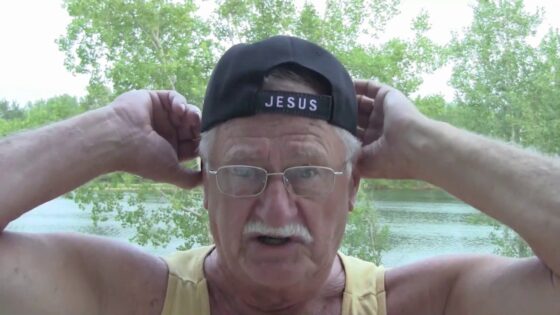 Hntewmqvbuy -“blessing the Hurting at the Bus Stop” While Distributing Testimony Books With: Norm Rasmussen) - U-witness.com by Witness